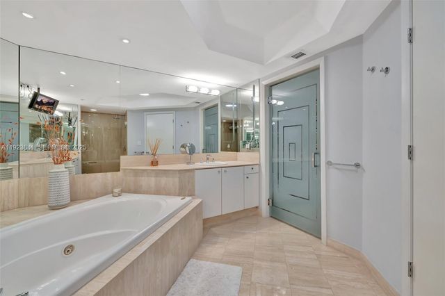 7000 Island Blvd 1701, Aventura, FL 33160