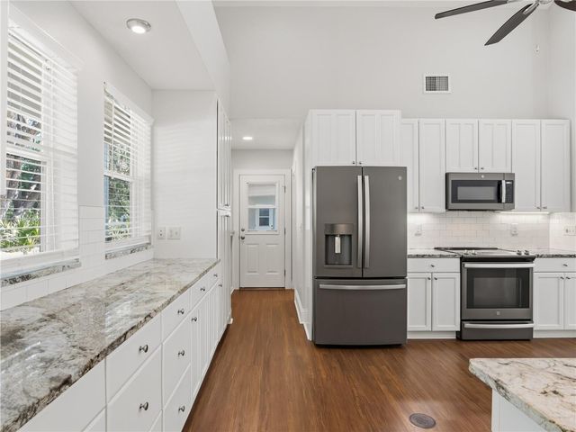 6043 LAKE ERIE ROAD, Groveland, FL 34736