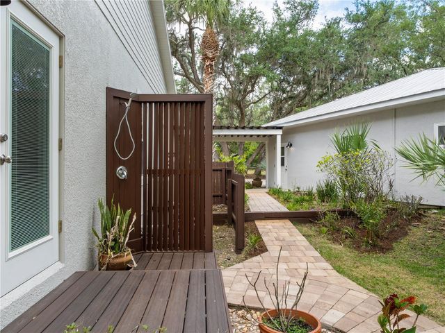 6043 LAKE ERIE ROAD, Groveland, FL 34736