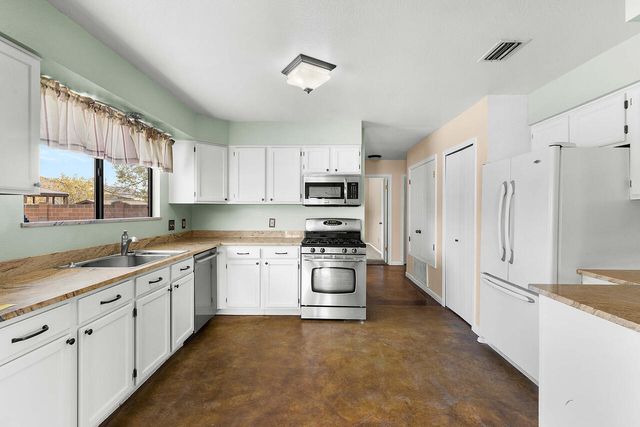 6067 Cottontail Road NE, Rio Rancho, NM 87144