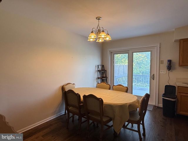 195 LONGFORD RD, West Chester, PA 19380