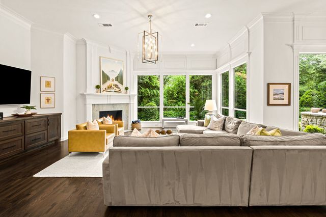 1011 Ashlawn Drive, Southlake, TX 76092