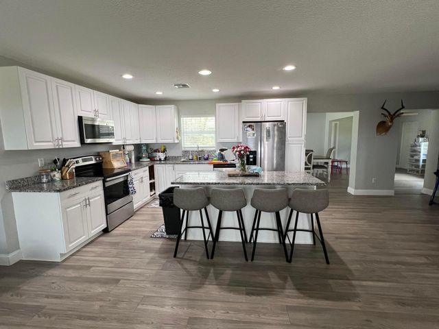 16605 NW 32nd Avenue, Okeechobee, FL 34972