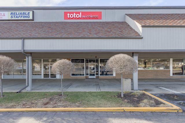 150 S Kennedy Drive, Carpentersville, IL 60110