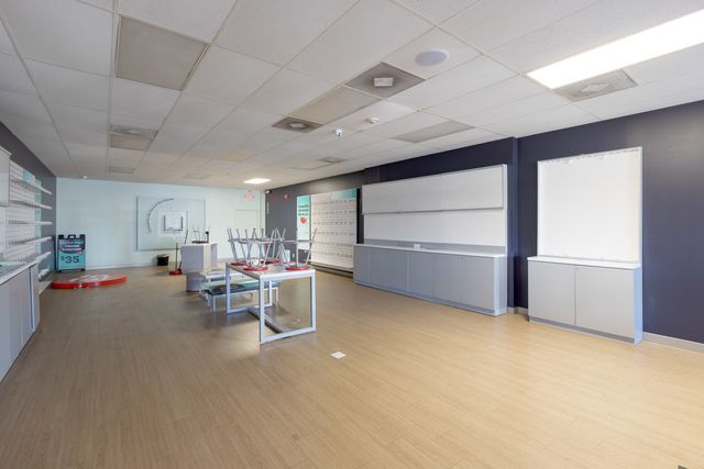 150 S Kennedy Drive, Carpentersville, IL 60110