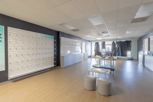 150 S Kennedy Drive, Carpentersville, IL 60110