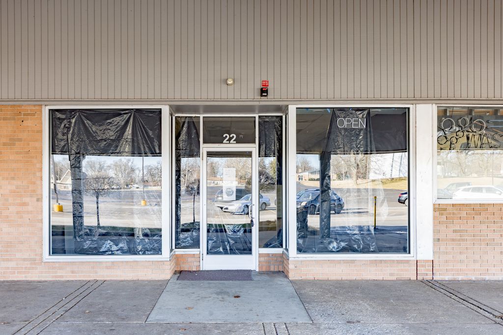 150 S Kennedy Drive, Carpentersville, IL 60110