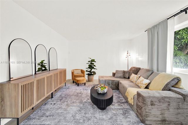 51 NE 56th Ct, Oakland Park, FL 33334