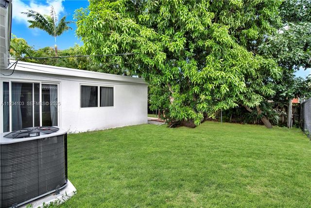 51 NE 56th Ct, Oakland Park, FL 33334