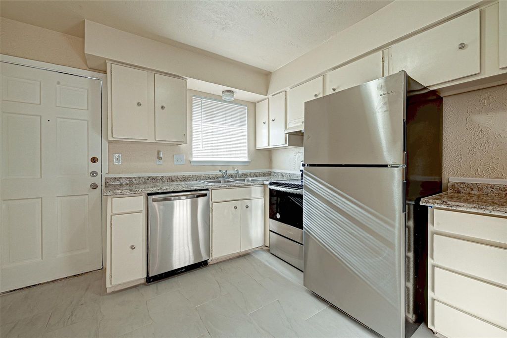 6305 Westward Street 176, Houston, TX 77081
