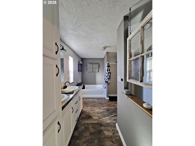 80071 COUNTRYSIDE Rd, Joseph, OR 97846