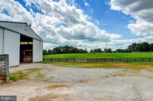1384 BON OX RD, Gettysburg, PA 17325