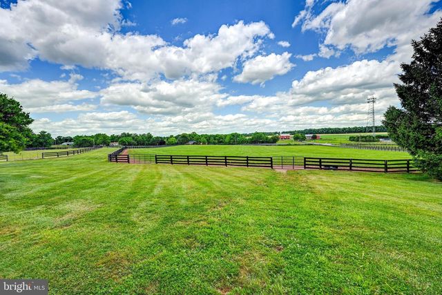 1384 BON OX RD, Gettysburg, PA 17325