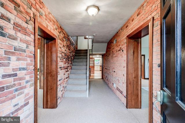 1384 BON OX RD, Gettysburg, PA 17325