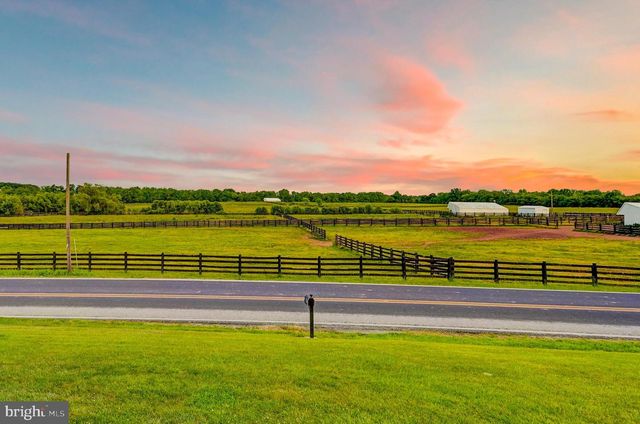 1384 BON OX RD, Gettysburg, PA 17325