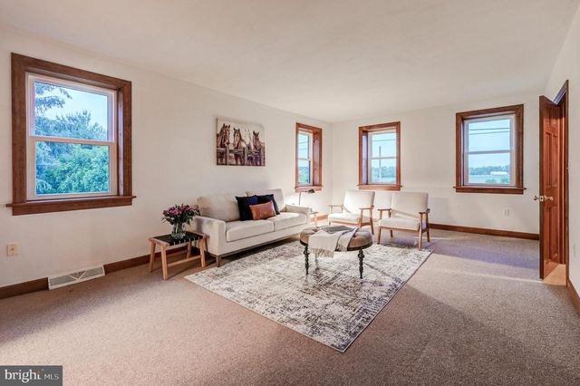 1384 BON OX RD, Gettysburg, PA 17325