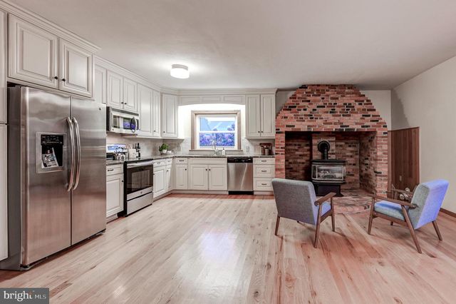 1384 BON OX RD, Gettysburg, PA 17325