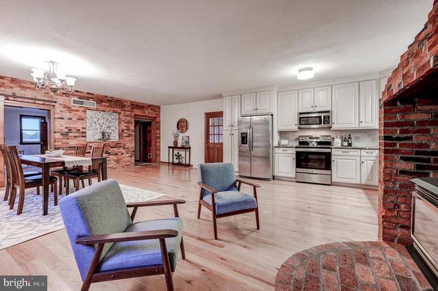 1384 BON OX RD, Gettysburg, PA 17325