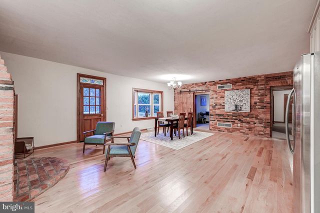 1384 BON OX RD, Gettysburg, PA 17325