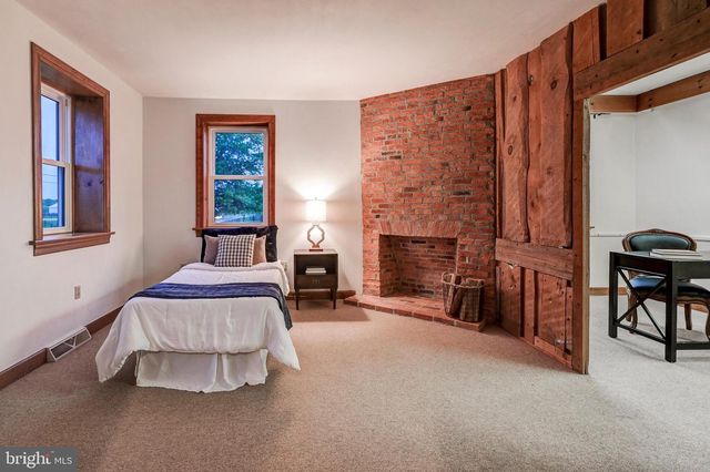 1384 BON OX RD, Gettysburg, PA 17325