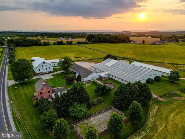 1384 BON OX RD, Gettysburg, PA 17325