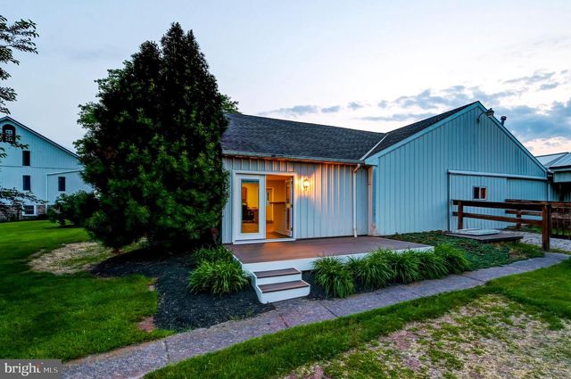 1384 BON OX RD, Gettysburg, PA 17325