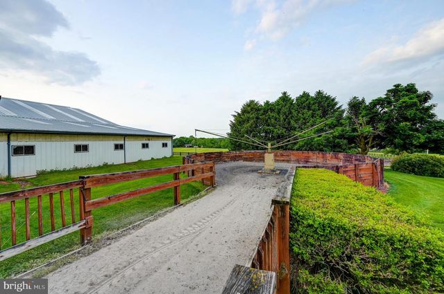 1384 BON OX RD, Gettysburg, PA 17325