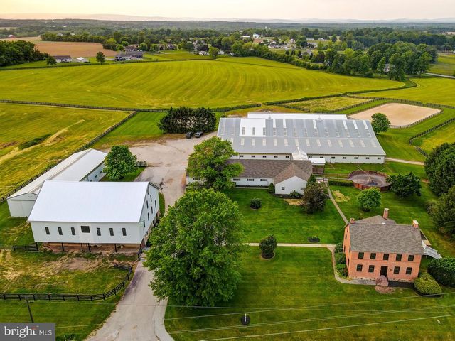 1384 BON OX RD, Gettysburg, PA 17325