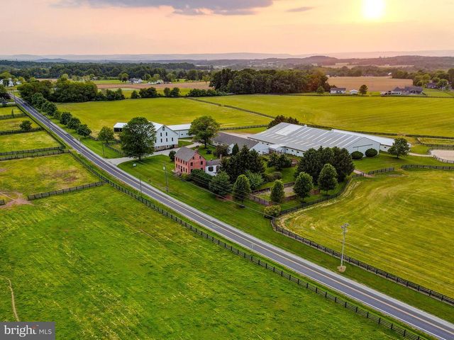 1384 BON OX RD, Gettysburg, PA 17325
