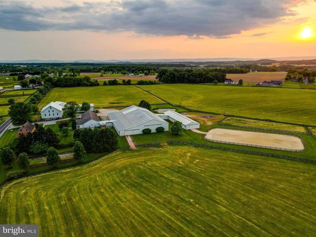 1384 BON OX RD, Gettysburg, PA 17325