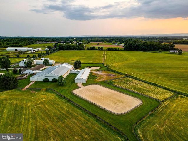 1384 BON OX RD, Gettysburg, PA 17325