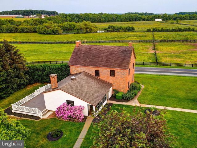 1384 BON OX RD, Gettysburg, PA 17325