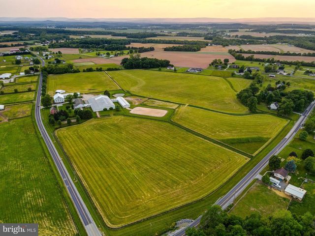1384 BON OX RD, Gettysburg, PA 17325