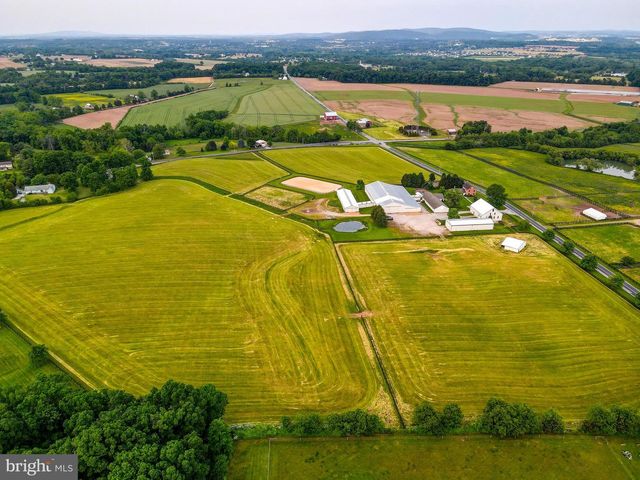 1384 BON OX RD, Gettysburg, PA 17325