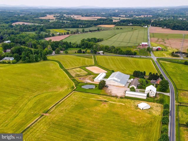 1384 BON OX RD, Gettysburg, PA 17325