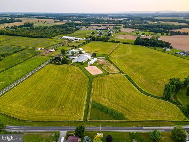 1384 BON OX RD, Gettysburg, PA 17325