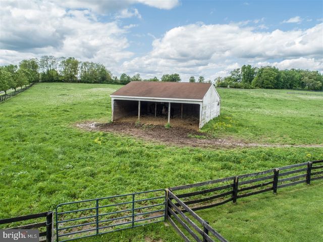1384 BON OX RD, Gettysburg, PA 17325