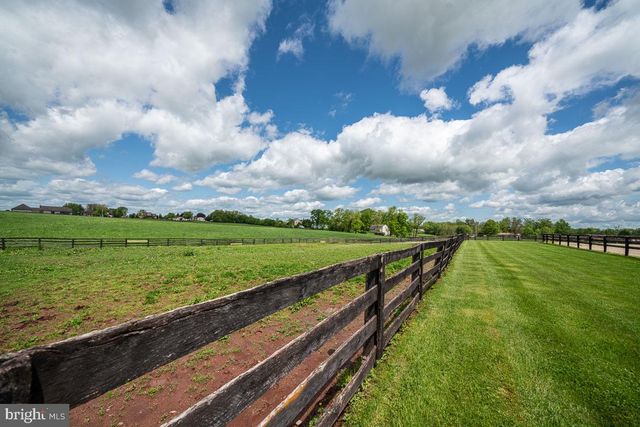 1384 BON OX RD, Gettysburg, PA 17325