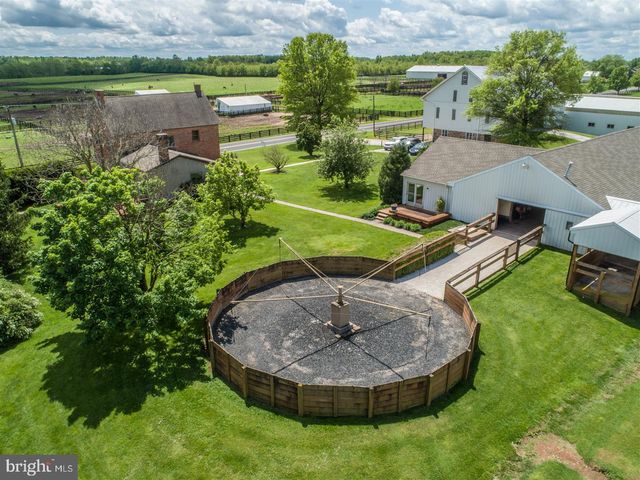 1384 BON OX RD, Gettysburg, PA 17325