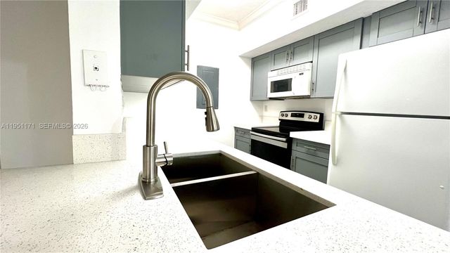 11700 SW 2nd St 13303, Pembroke Pines, FL 33025