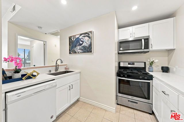 533 S St Andrews Place 318, Los Angeles, CA 90020