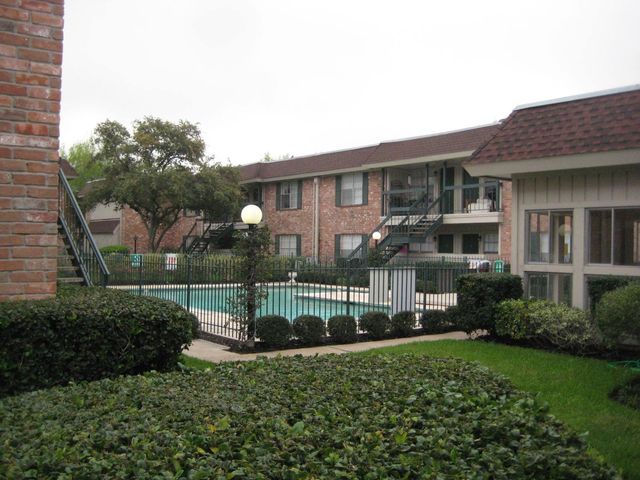 2250 Bering Drive 48, Houston, TX 77057