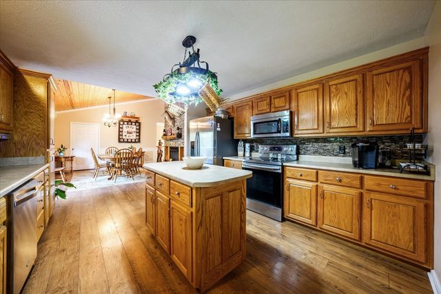 124 Napier Rd, Hohenwald, TN 38462