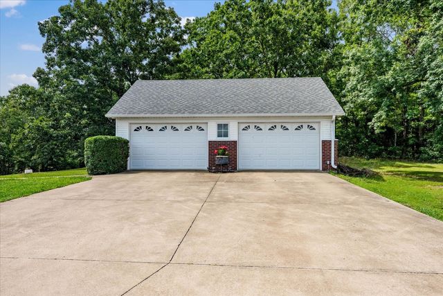 124 Napier Rd, Hohenwald, TN 38462