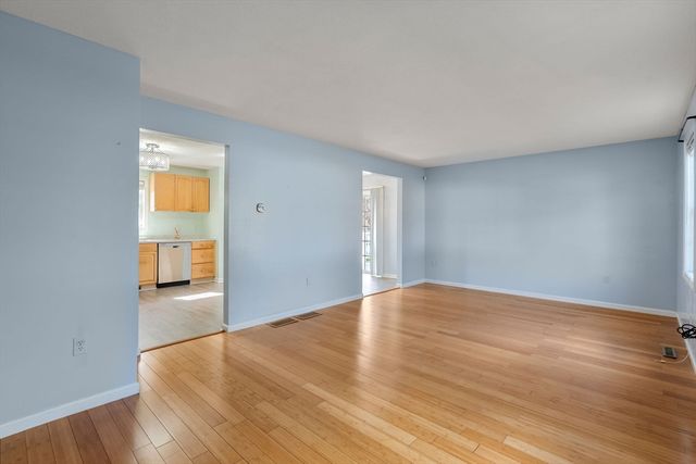 64 Wilmington St, Springfield, MA 01119