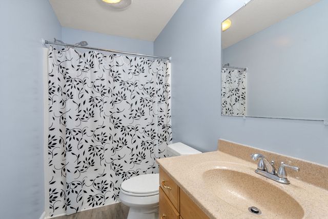 64 Wilmington St, Springfield, MA 01119