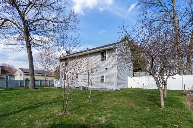 64 Wilmington St, Springfield, MA 01119