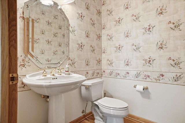 W330S1417 County Road C, Delafield, WI 53018