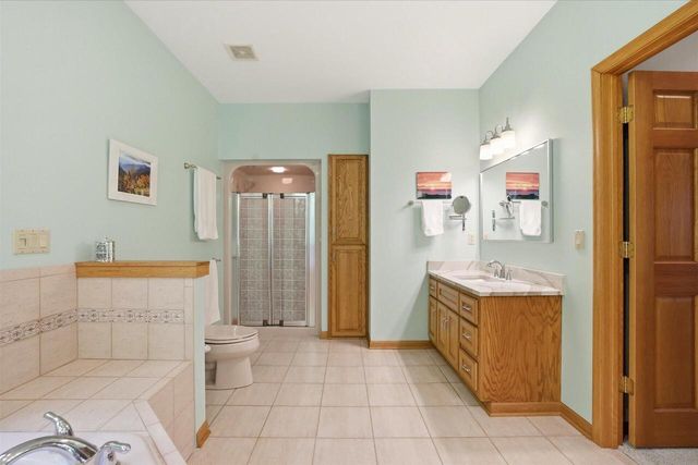 W330S1417 County Road C, Delafield, WI 53018