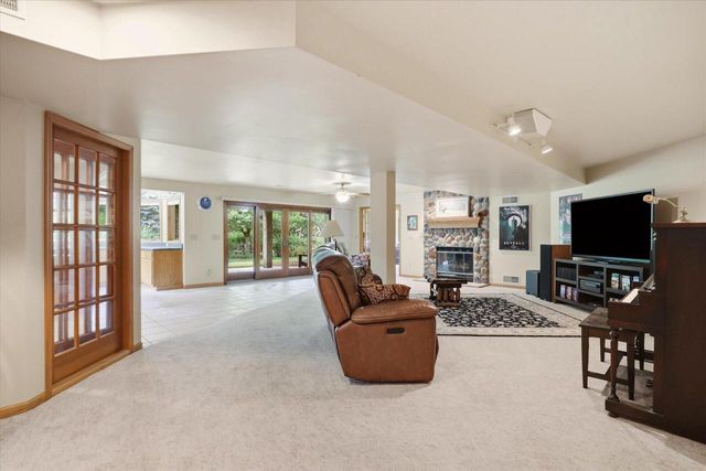 W330S1417 County Road C, Delafield, WI 53018